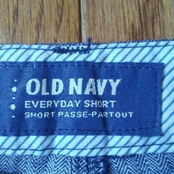 Old Navy NWT chambria shorts with polka dots, size 4 - Picture 2 of 4